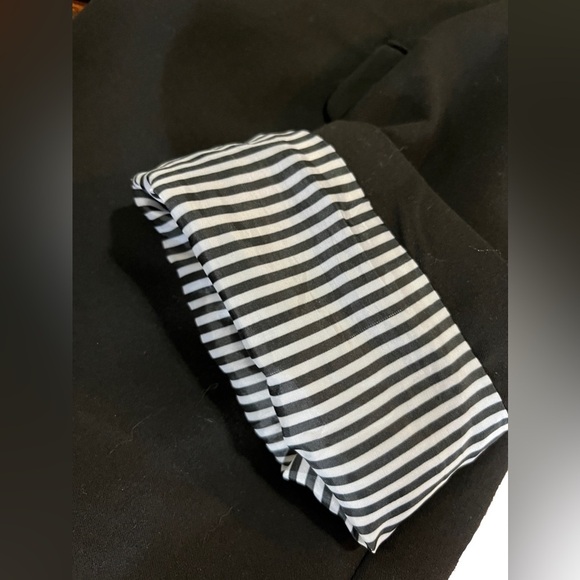 Women’s Hudson’s Bay black lined oversized blazer - size small - Picture 4 of 6